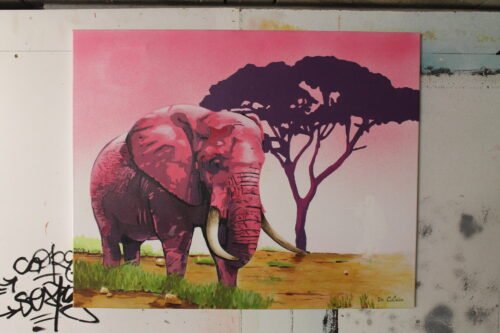 ELEPHANT ROSE - Toile 65x81cm - Peinture sur toile, acrylique fluo et peinture invisible offrant une vue de jour et une vue de nuit.