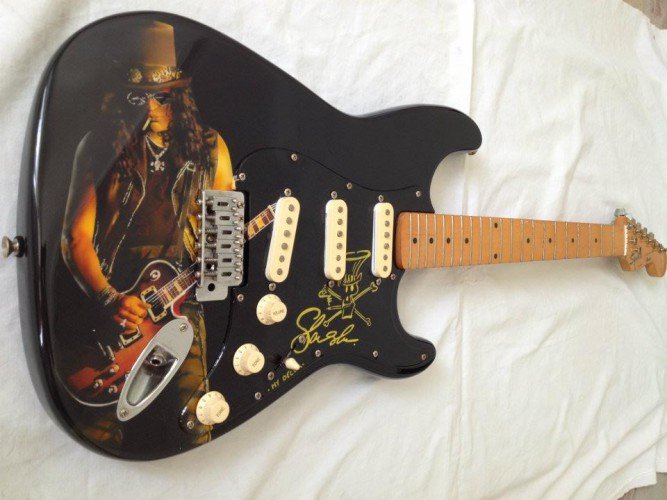 GUITARE SLASH – Personnalisation d’une guitare électrique.