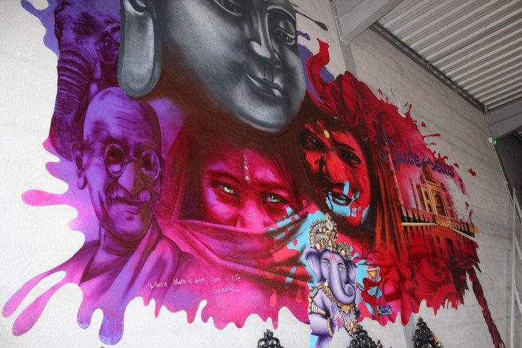 INDE ET SENS - Fresque grand format 10m x 7m réalisée sur le thème de l’Inde pour un salon de coiffure